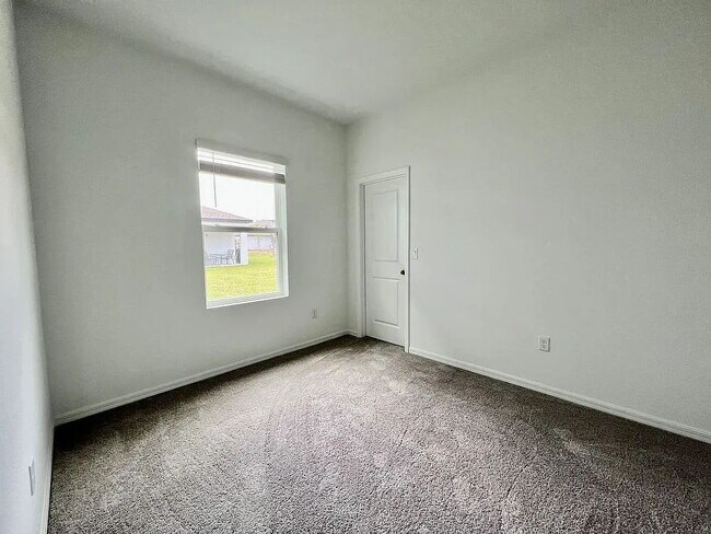 Building Photo - "Charming 3-Bed, 2-Bath Oasis in Zephyrhills – Your Perfect Retreat Awaits!"