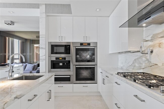 Building Photo - 17749 Collins Ave