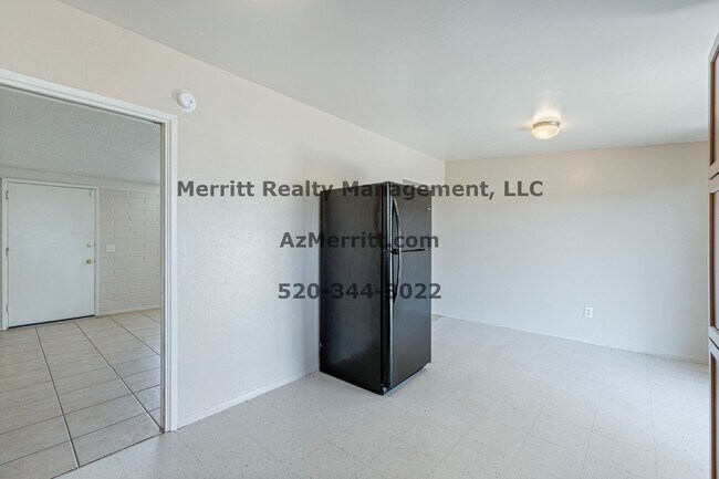 Building Photo - 8518 E Fond Du Lac Dr