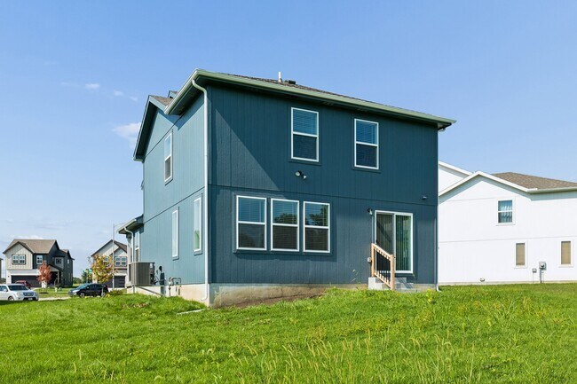 Building Photo - 1433 SE Vantage Pt Dr