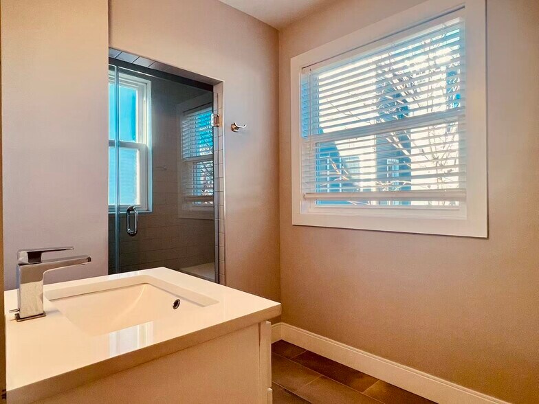 Building Photo - 19 Plymouth St