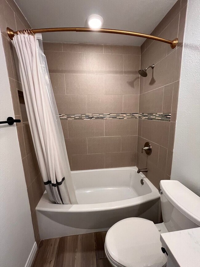 Building Photo - M76 - Rego