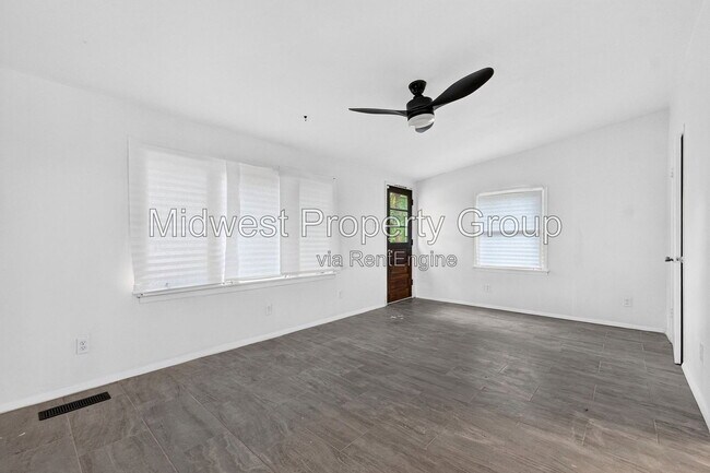 Building Photo - 338 Lancashire Rd
