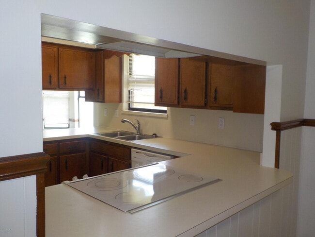 Building Photo - 2452 Ridgecrest Ave