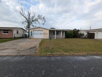 Building Photo - JUST REDUCED!!!  Beautiful updated 3/1.5/1...