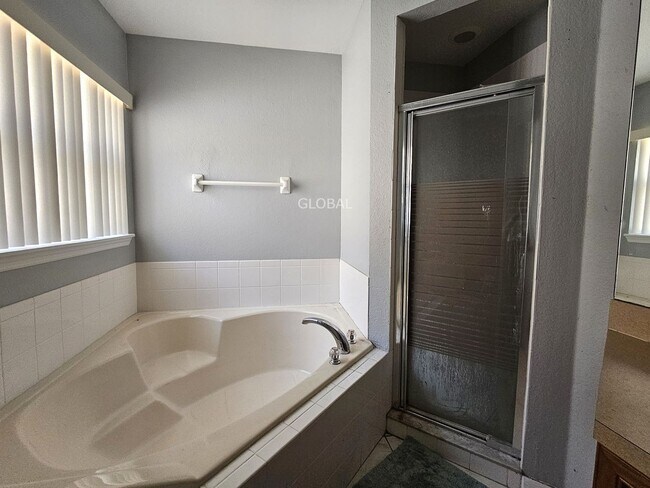 Building Photo - Spacious 4-Bedroom Home with Pool - July 10th move in date