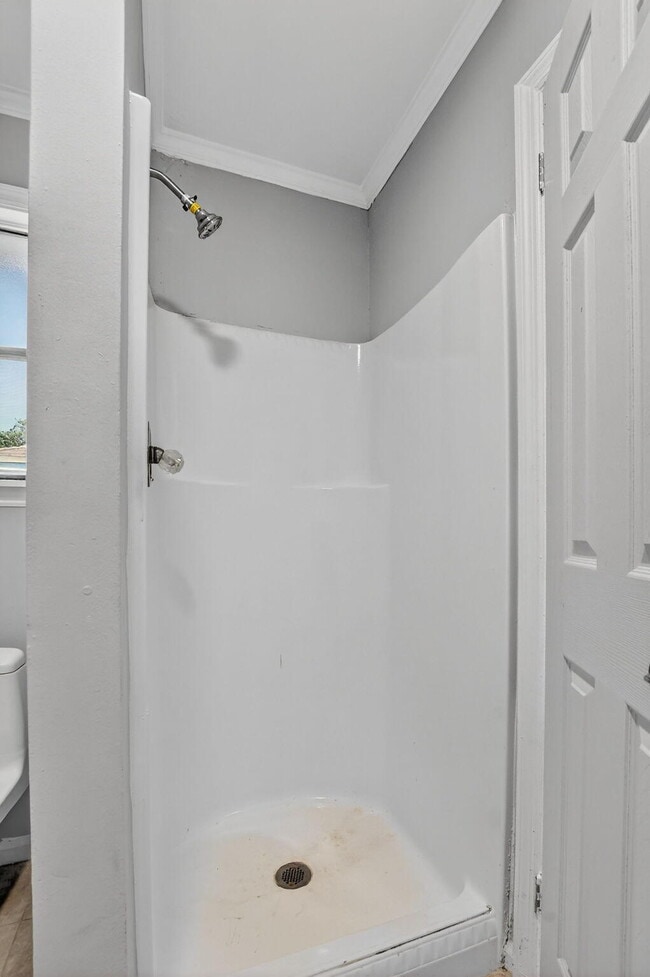 Building Photo - 539 NW 8th Ave