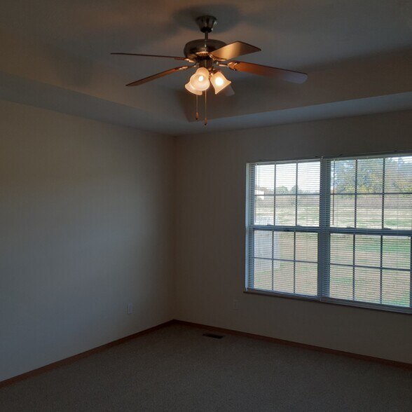 Building Photo - 4475 W Nicholas St