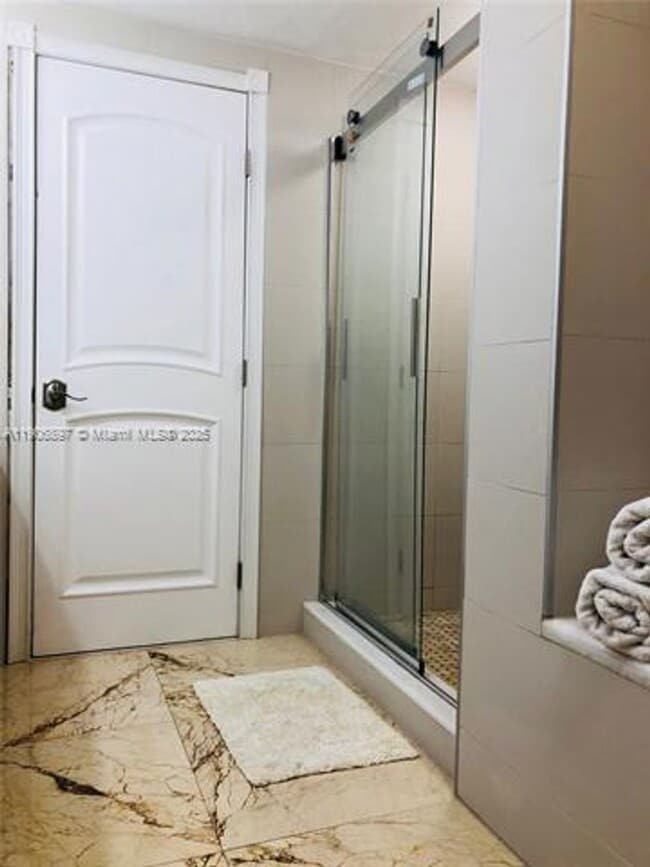 Building Photo - 3610 Yacht Club Dr