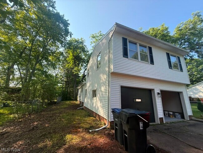 Building Photo - 6939 Highland Dr