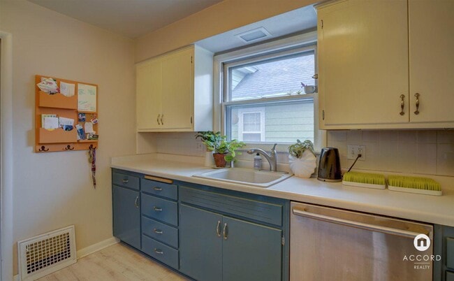 Building Photo - 1533 Jefferson St