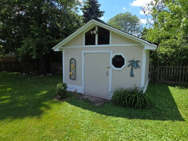 Building Photo - Updated 3 bedroom 2 bathroom Oak Creek ranch
