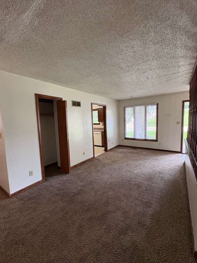 Building Photo - 828 Dondee Dr