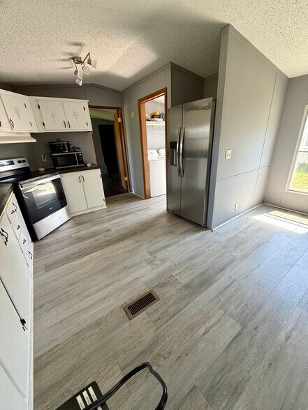 Building Photo - 310 Sunny Acres Rd