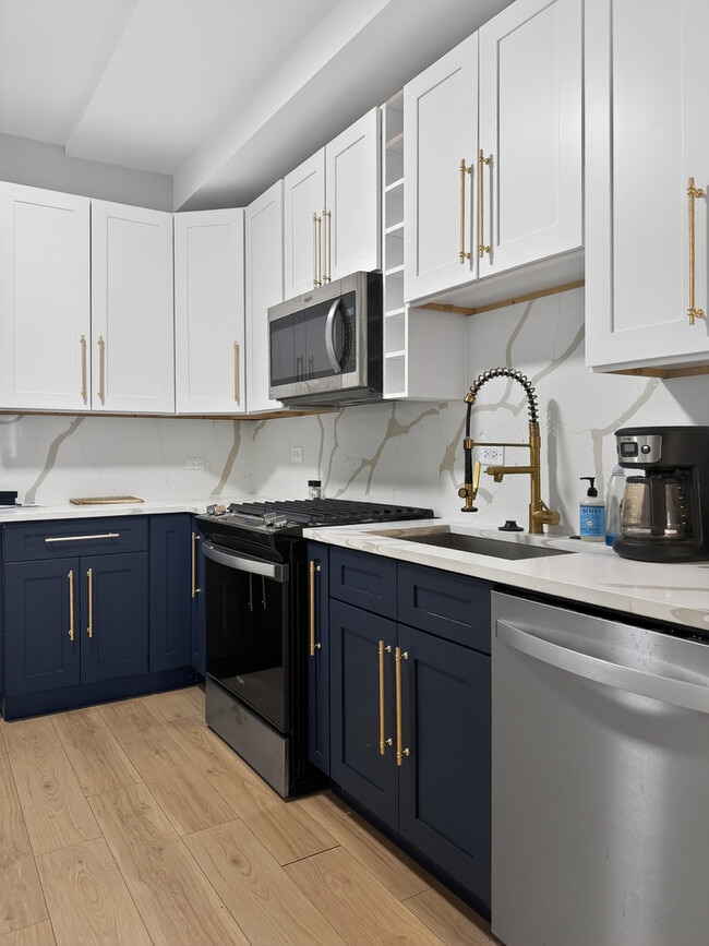 Building Photo - 2818 W Fletcher St