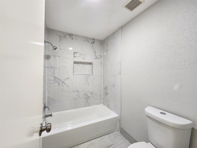 Building Photo - 2314 Stillmeadow Dr