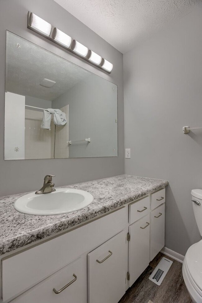 Building Photo - Great 4 Bedroom In Willow Wood!!