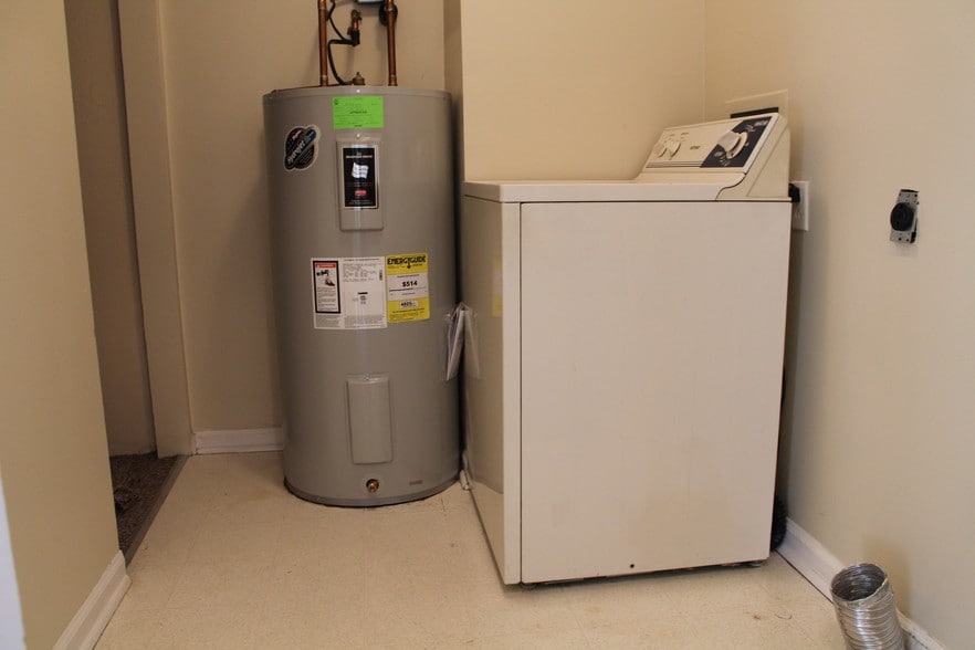 Washer/Dryer Hook-Up - 743 Ridgeview Dr