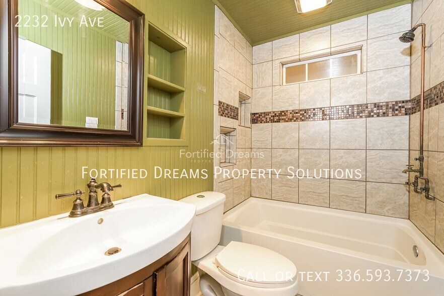Building Photo - 2232 Ivy Ave