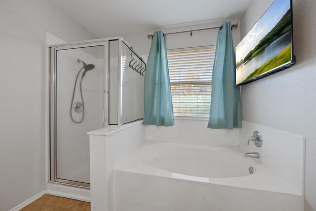 Building Photo - 108 David Dr