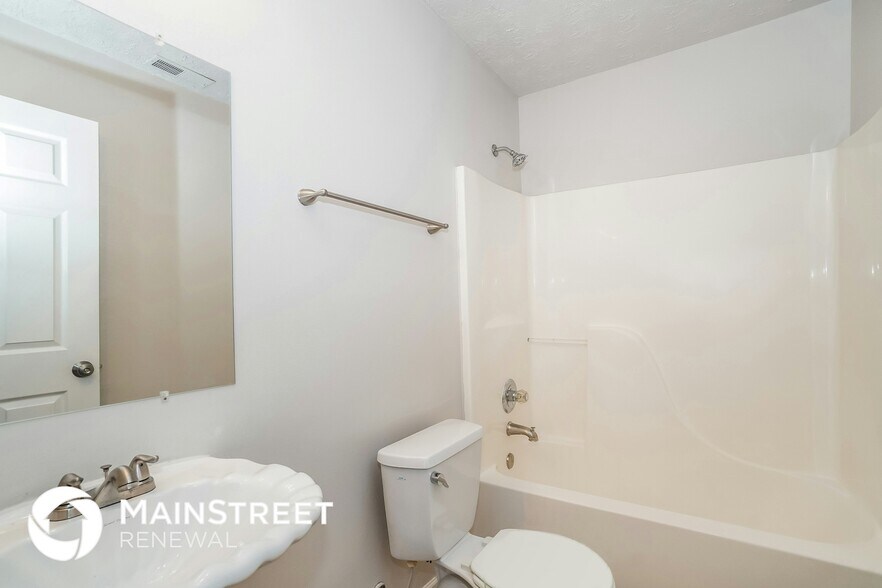 Building Photo - 6875 Winchester Lakes Blvd