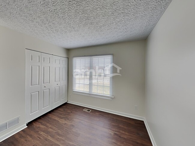 Building Photo - 5889 Westbend Dr
