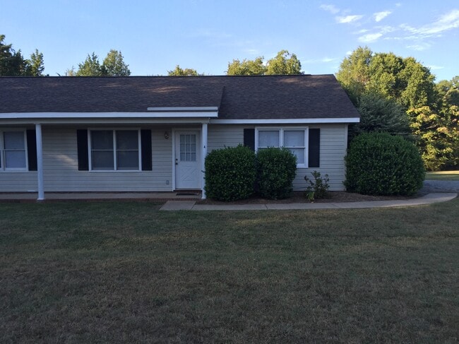 Building Photo - 124 Foursquare Rd