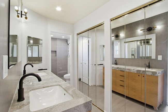 Building Photo - 6137 Banner Dr