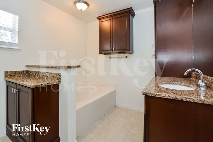 Building Photo - 1429 Lodge Terrace