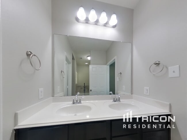 Building Photo - 8038 Villa Lago Ln