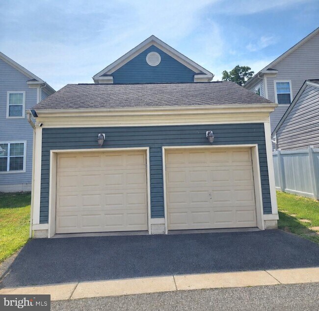 Building Photo - 1636 Renaissance Dr