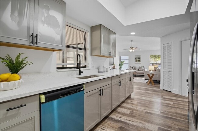 Building Photo - 205 Red Maple Dr