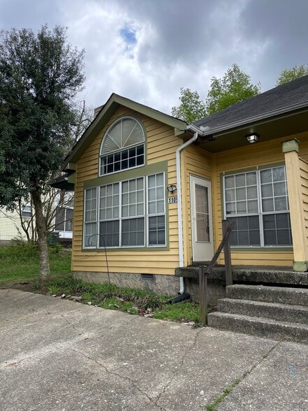 Building Photo - 1109 Waggoner Ct W