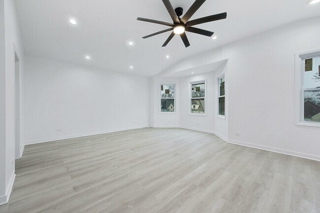 Building Photo - 629 N Lockwood Ave