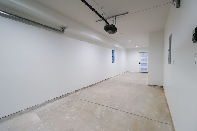 Building Photo - 4647 Pickford St