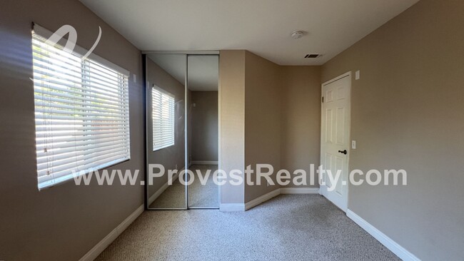 Building Photo - 4 Bed, 2.5 Bath Hesperia Home!!