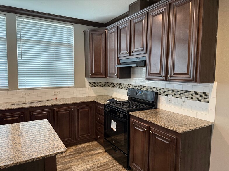 Building Photo - 819 Dianne Dr