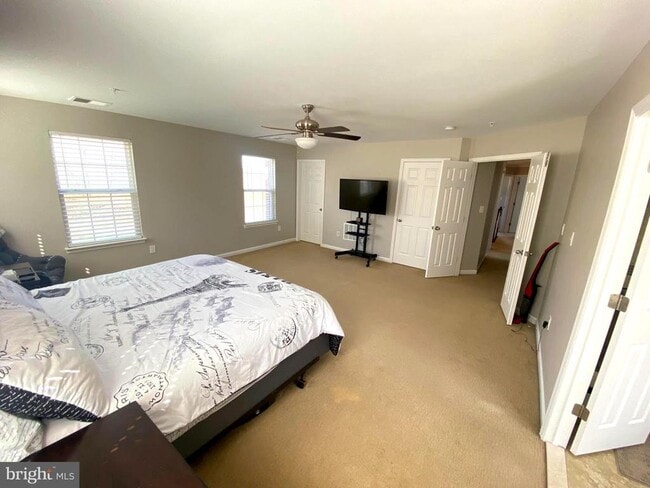 Building Photo - 2716 Lake Forest Dr