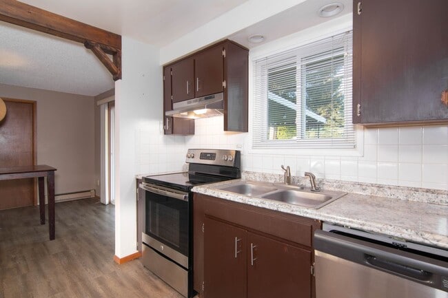 Building Photo - 3 Bed, 2 bath property centrally located in Spokane Valley