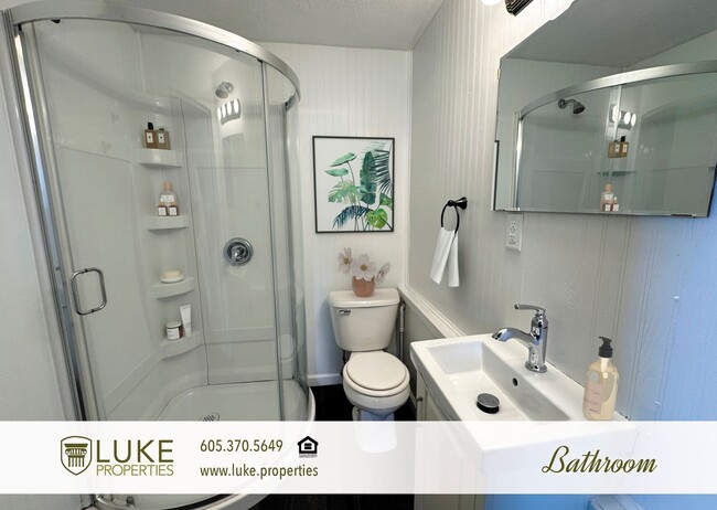 Building Photo - 310 W 18th St