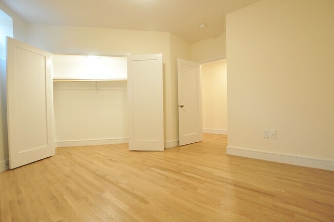 Building Photo - 883 Beacon St