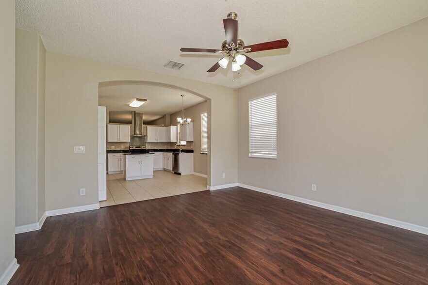 Building Photo - 14742 Stonebriar Way