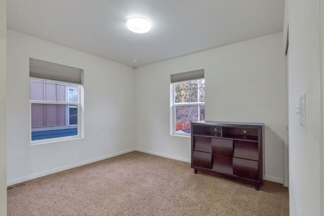 Building Photo - 1577 Chase St