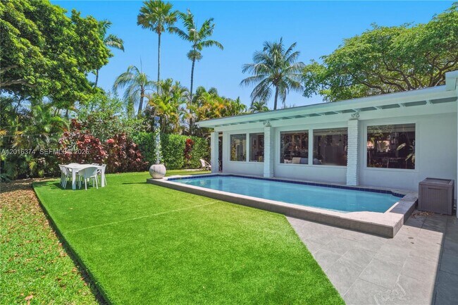 Building Photo - 7830 SW 53rd Pl