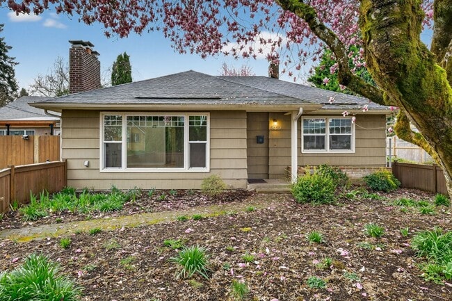 Building Photo - 3660 SE Tenino St