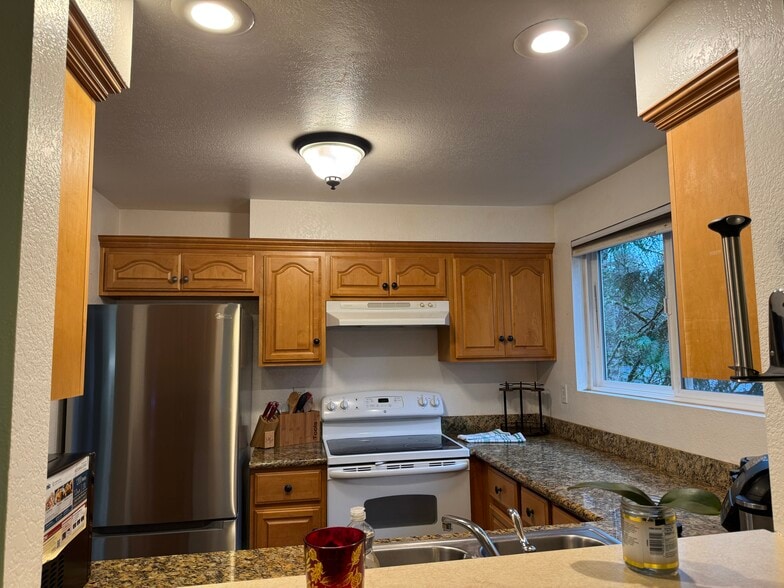 Building Photo - 204 Mountain Park Blvd SW