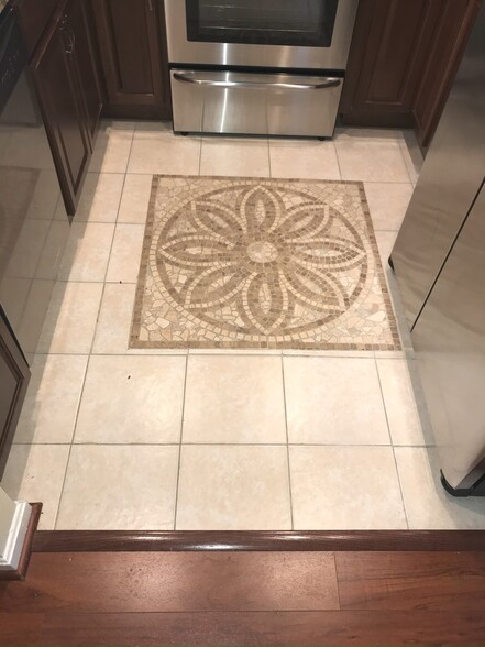 Kitchen floor - 6918 Victoria Dr