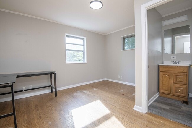 Building Photo - 1024 Susanne Ave