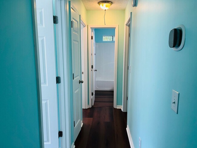 Building Photo - Wow! 3 bedroom 2 bathroom in Senoia. Must ...