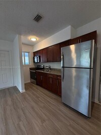 Building Photo - 5515 NW 6th Pl